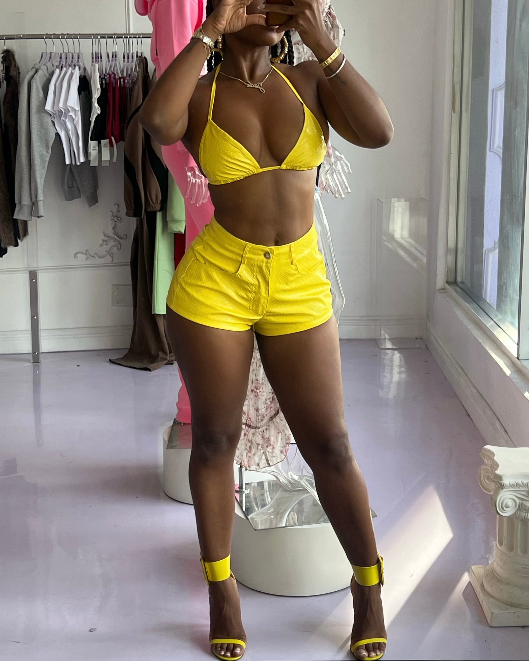 Ayla : Set