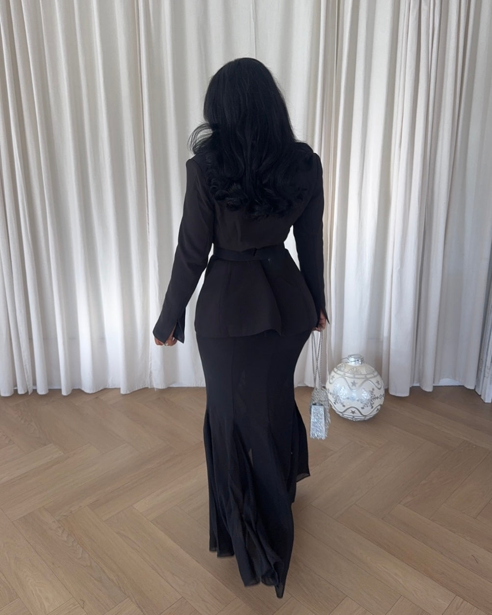 The Noir Executive : Set