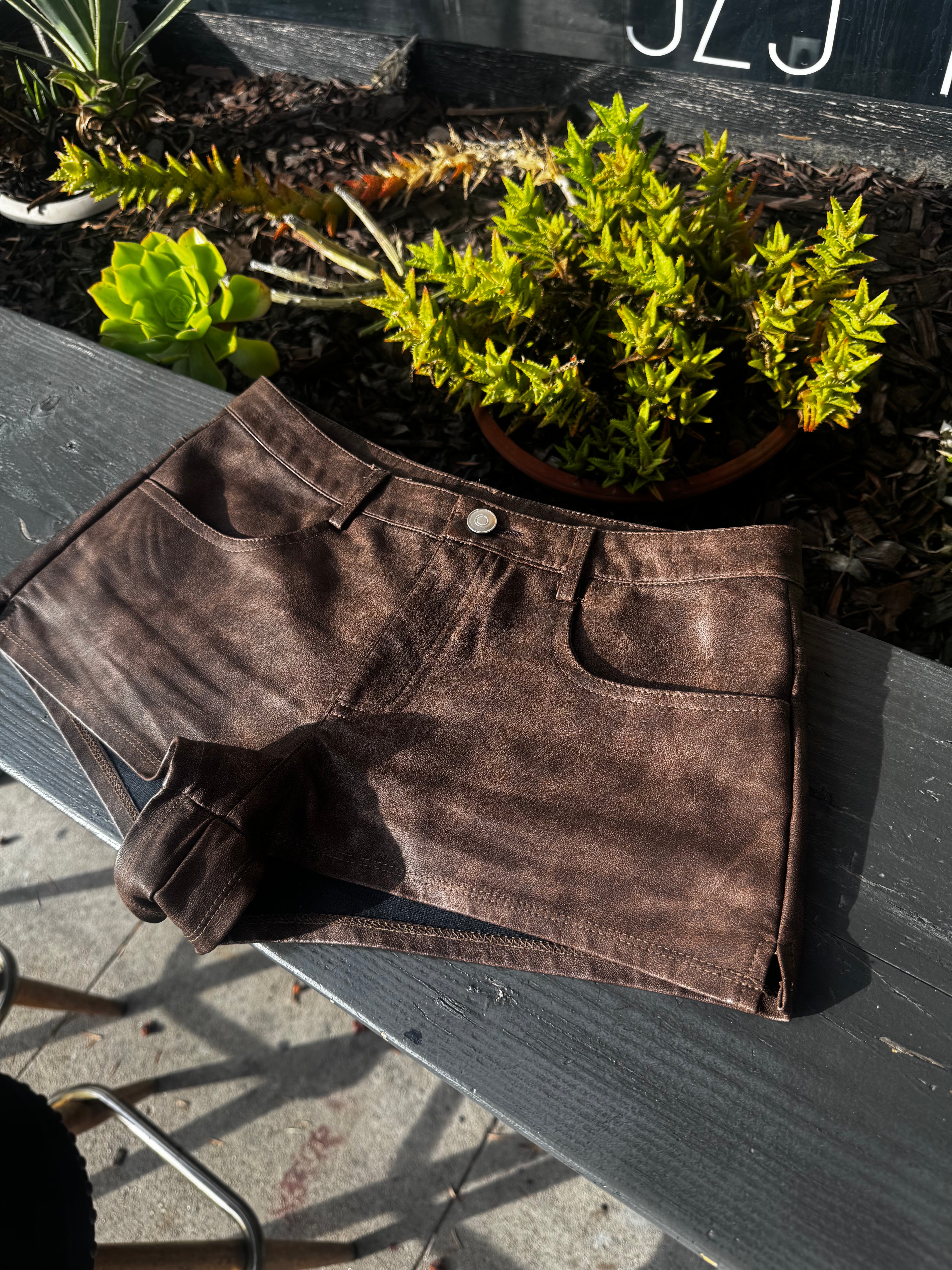 Brownstone : Shorts