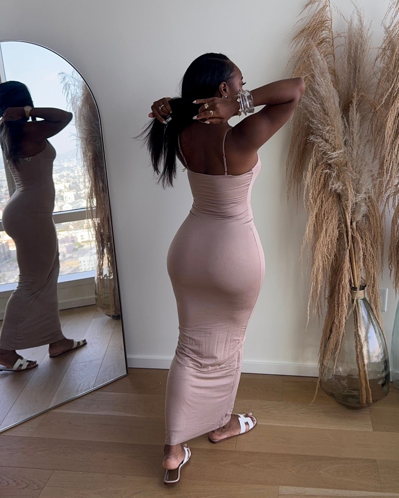 Nude Behavior : Dress