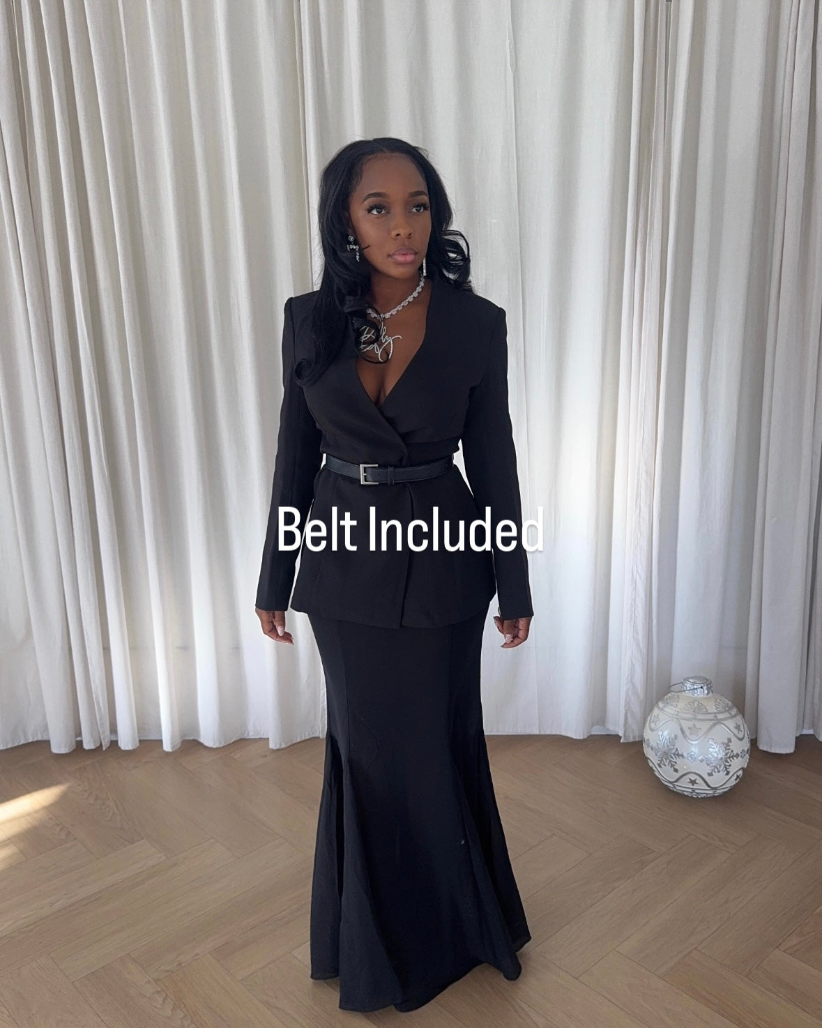 The Noir Executive : Set